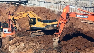 Разработка котлована экскаватором под фундамент в Москве — цена от 2645 руб. | Благоустройство